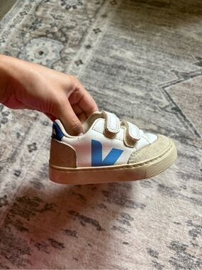 Veja Kids Small V-12 Chromefree Sneaker blue size 7